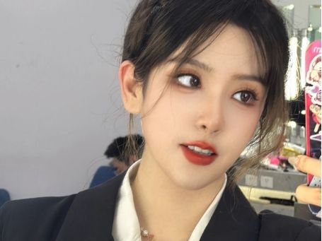 美女解说 Rita 做客姿态庄园，现场还原“艾希奶妈”名场面引关注